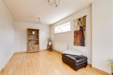 3 bedroom semi-detached house for sale, Arlington Close, Nottingham NG15