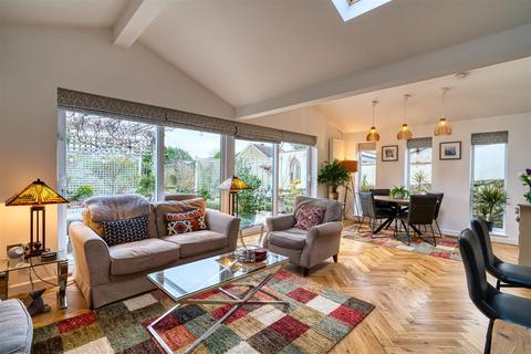 4 bedroom semi-detached house for sale, Water Street, Mere