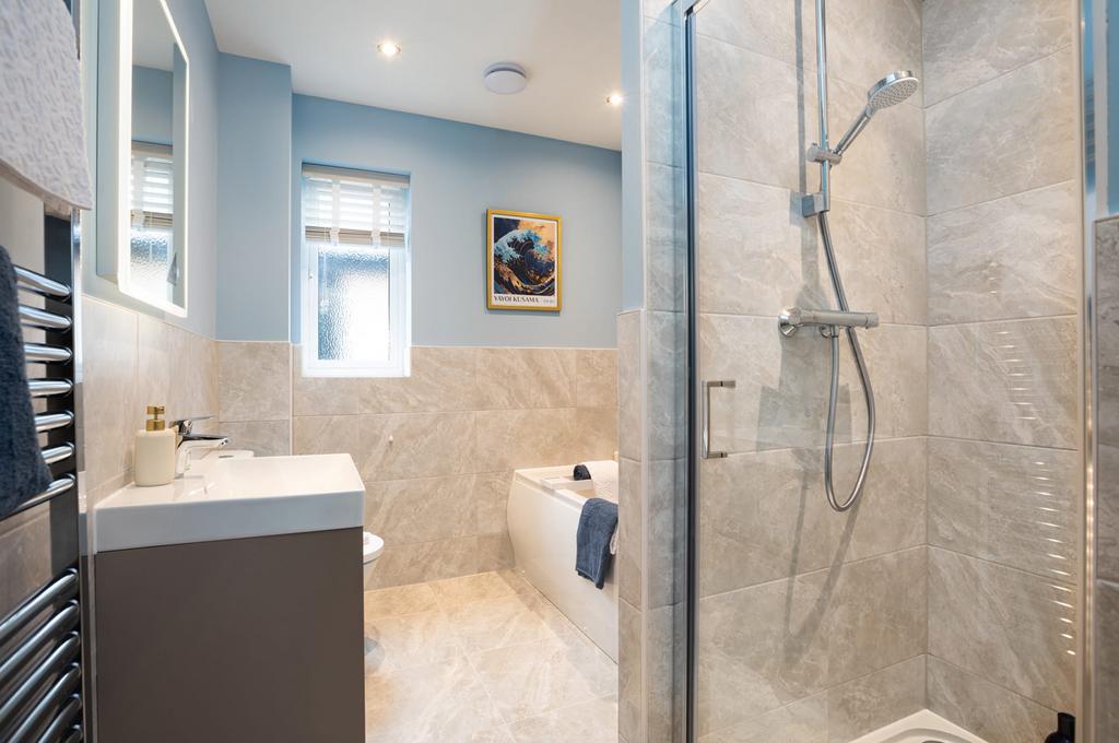 Lullingstone Basildon Bathroom 1