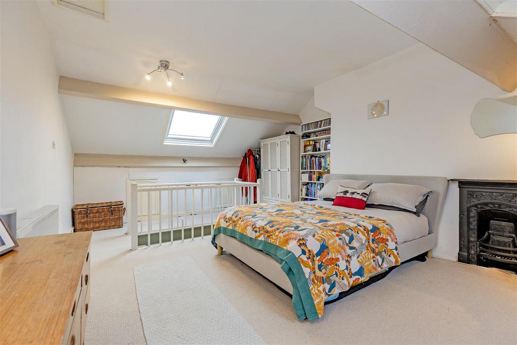 Bedroom 1-2.jpg