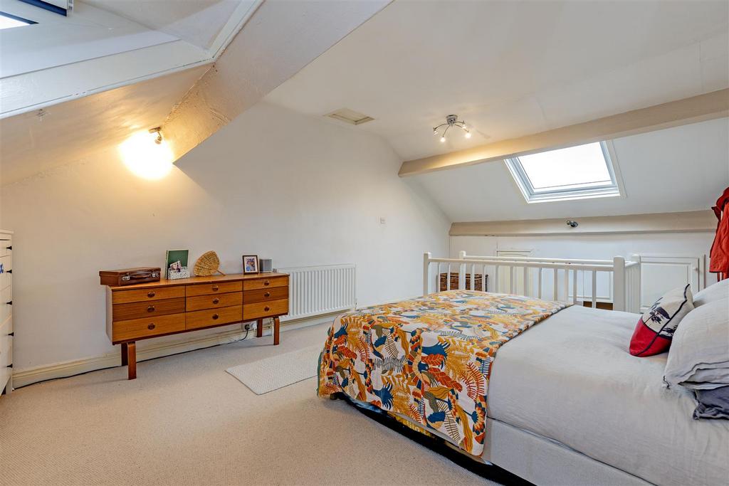 Bedroom 1-3.jpg
