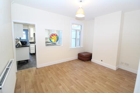 3 bedroom terraced house to rent, Gordon Road,  Chatham, ME4