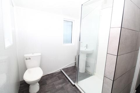 3 bedroom terraced house to rent, Gordon Road,  Chatham, ME4