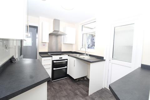 3 bedroom terraced house to rent, Gordon Road,  Chatham, ME4
