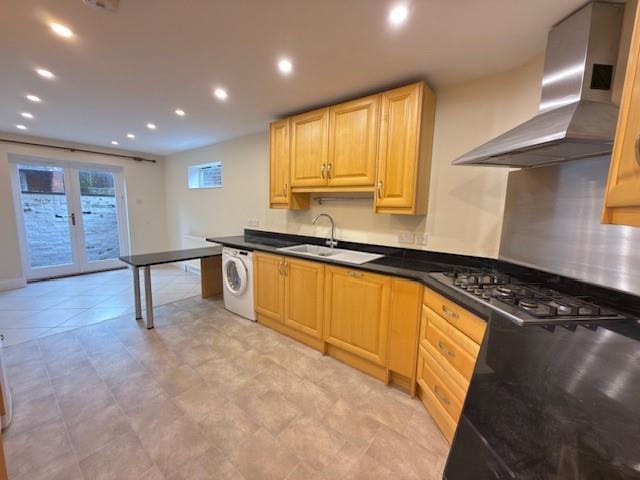 Kitchen 2.jpg