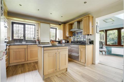 4 bedroom detached house for sale, Hallfields, Nottingham NG12
