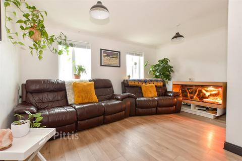 4 bedroom end of terrace house for sale, Sherbourne Avenue, Ryde PO33