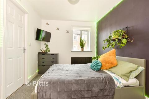 4 bedroom end of terrace house for sale, Sherbourne Avenue, Ryde PO33