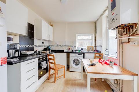 2 bedroom terraced house for sale, Kimbolton Avenue, Nottingham NG7
