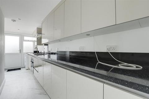 3 bedroom terraced house for sale, Midhurst Way, Nottingham NG11