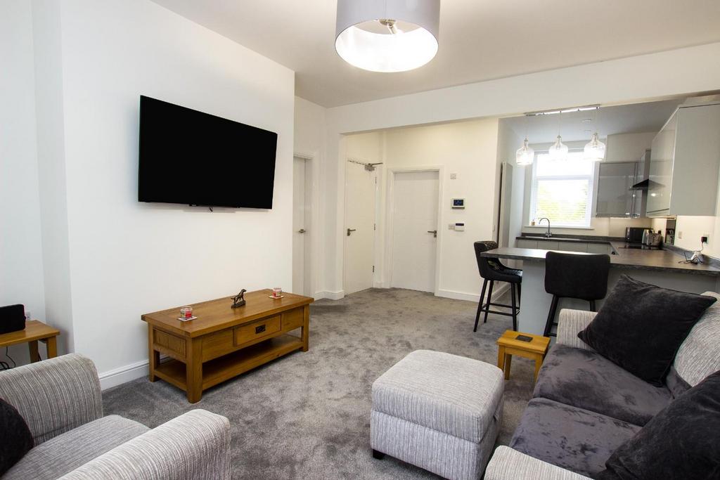 LOUNGE 2.jpg