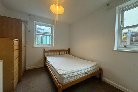 2 bedroom flat to rent, Rudloe Road, Clapham South SW12