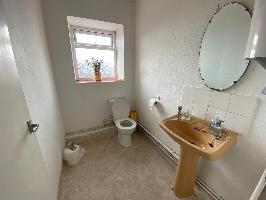 Toilet (No. 55)