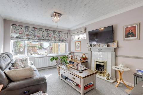 4 bedroom detached house for sale, Weaverthorpe Road, Nottingham NG5