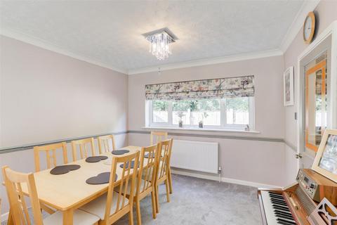 4 bedroom detached house for sale, Weaverthorpe Road, Nottingham NG5