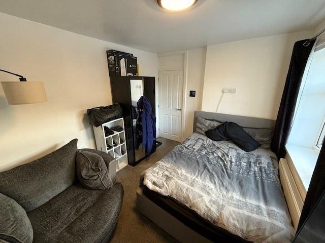 Bedroom Two pic 2