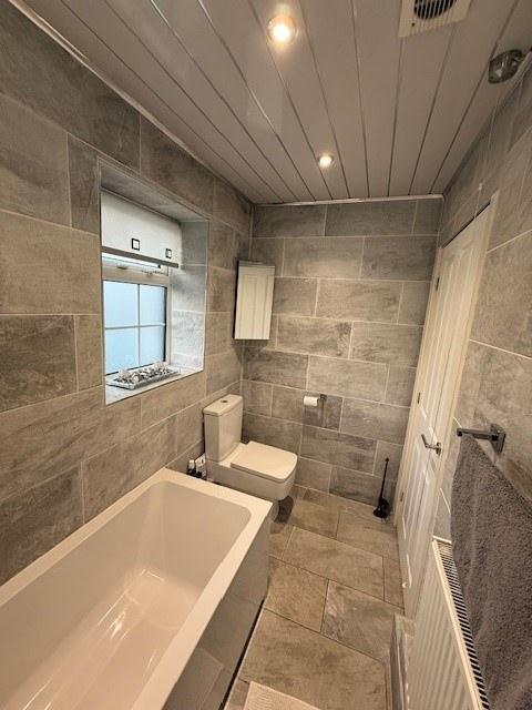 Family Bathroom- pic 2