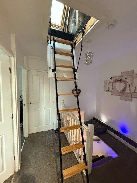 Pull down loft staircase