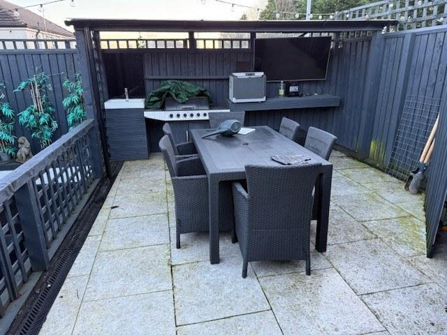 Rear Garden top deck