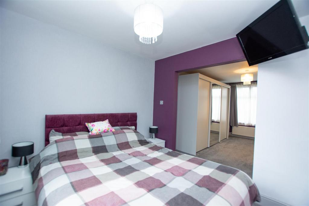 Bedroom 1.jpg