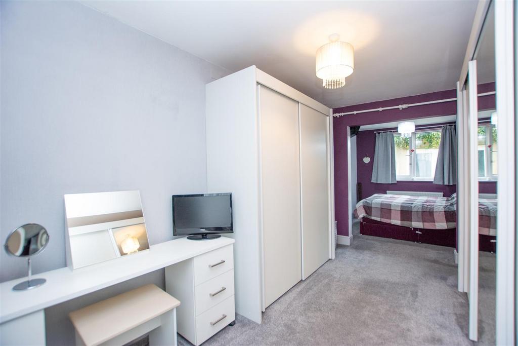 Bedroom 1 (2).jpg