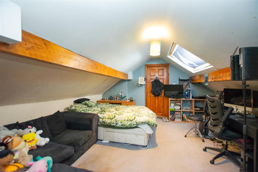 Loft Room 2.jpg