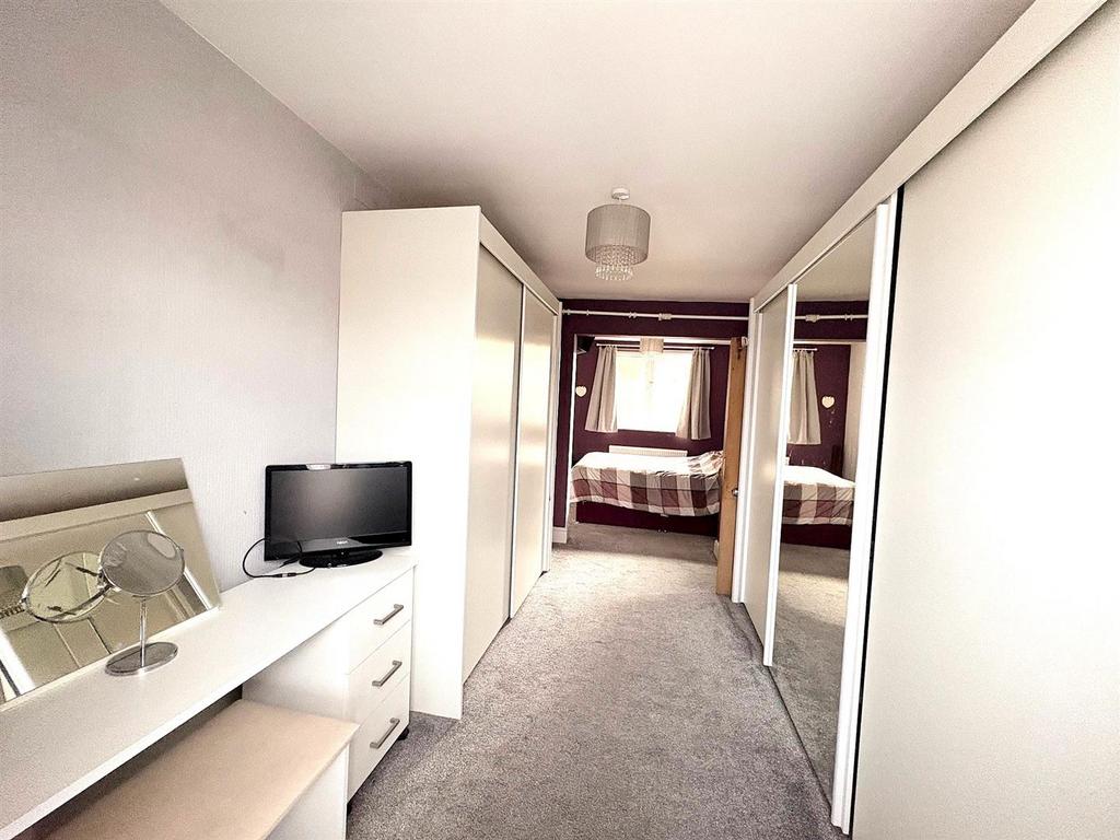 Bedroom 1.jpg