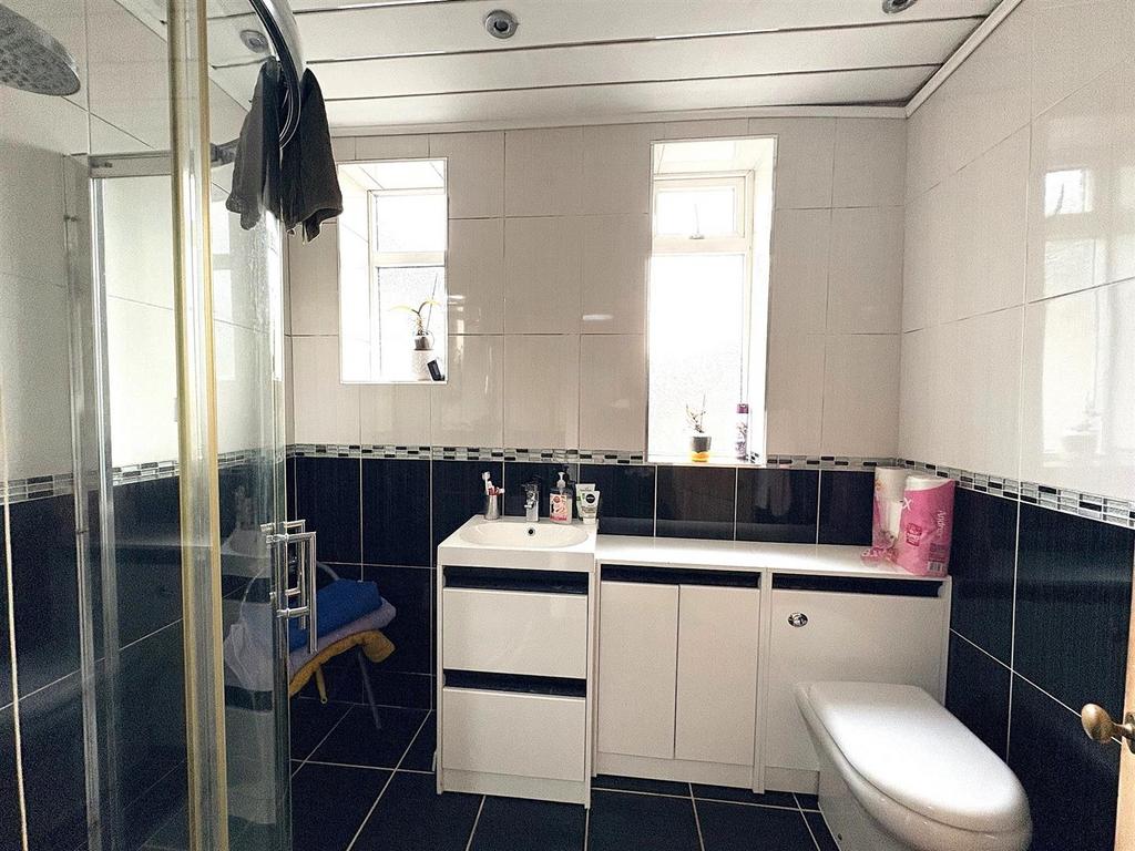 Shower Room.jpg