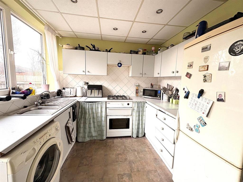 Kitchen 2.jpg
