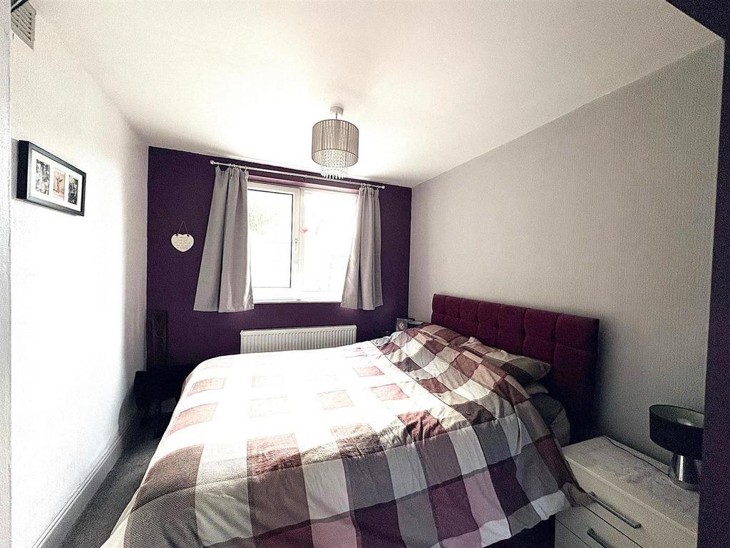 Bedroom 1(2).jpg