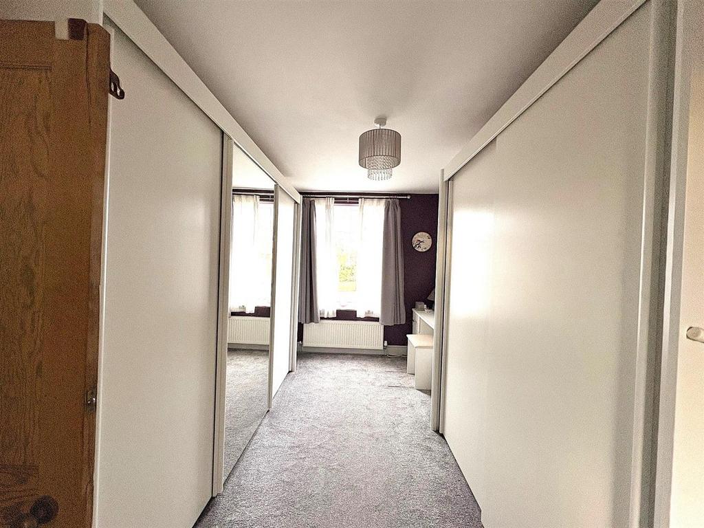 Bedroom 1(3).jpg