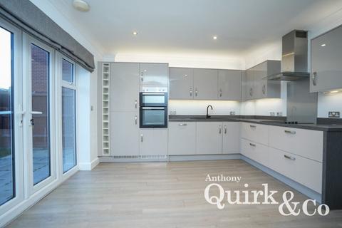 3 bedroom semi-detached house to rent, Abingdon Close, Basildon, SS15