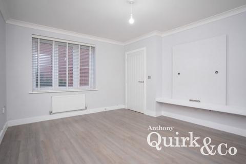 3 bedroom semi-detached house to rent, Abingdon Close, Basildon, SS15