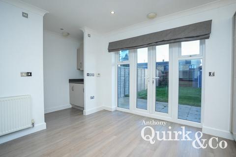 3 bedroom semi-detached house to rent, Abingdon Close, Basildon, SS15