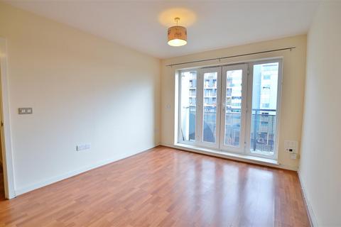 2 bedroom flat for sale, Aspect Court Slough Berkshire