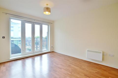 2 bedroom flat for sale, Aspect Court Slough Berkshire