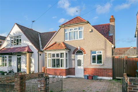 3 bedroom detached house for sale - Park Avenue, Hounslow, TW3