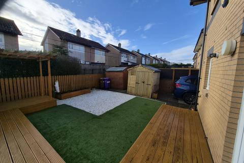 3 bedroom house to rent, Avenue End Drive, Glasgow G33
