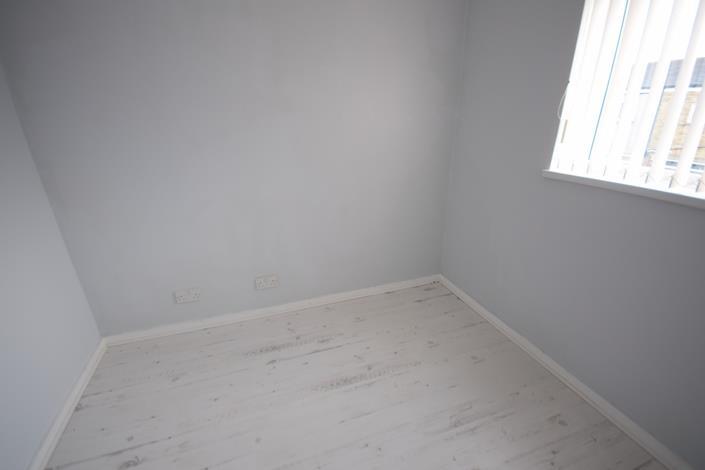 32 Keats Walk bed 3.jpg