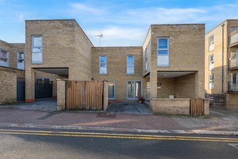 de Morgan Terrace, Bloomfield Road, Woolwich, SE18