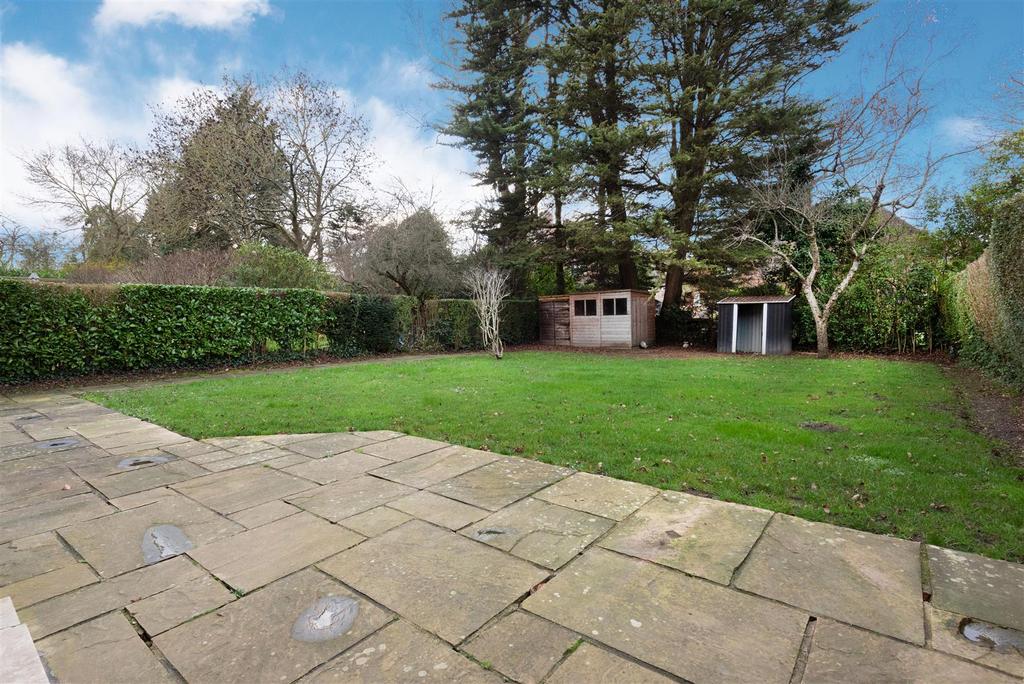 D0424 74 kingsley way gdn2.jpg