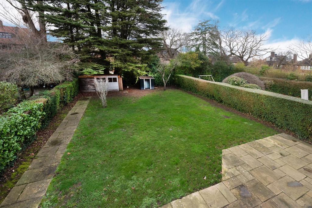 D0424 74 kingsley way gdn View.jpg