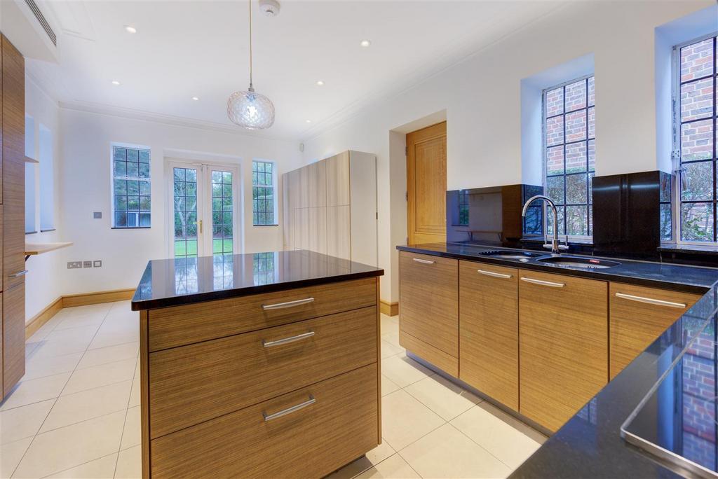 D0424 74 kingsley way kit1.jpg