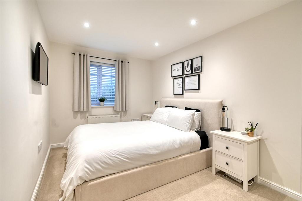 107 Wenlock Rise-7.jpg