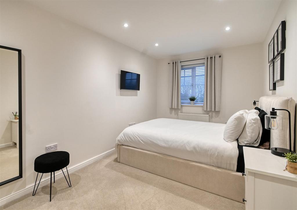 107 Wenlock Rise-6.jpg