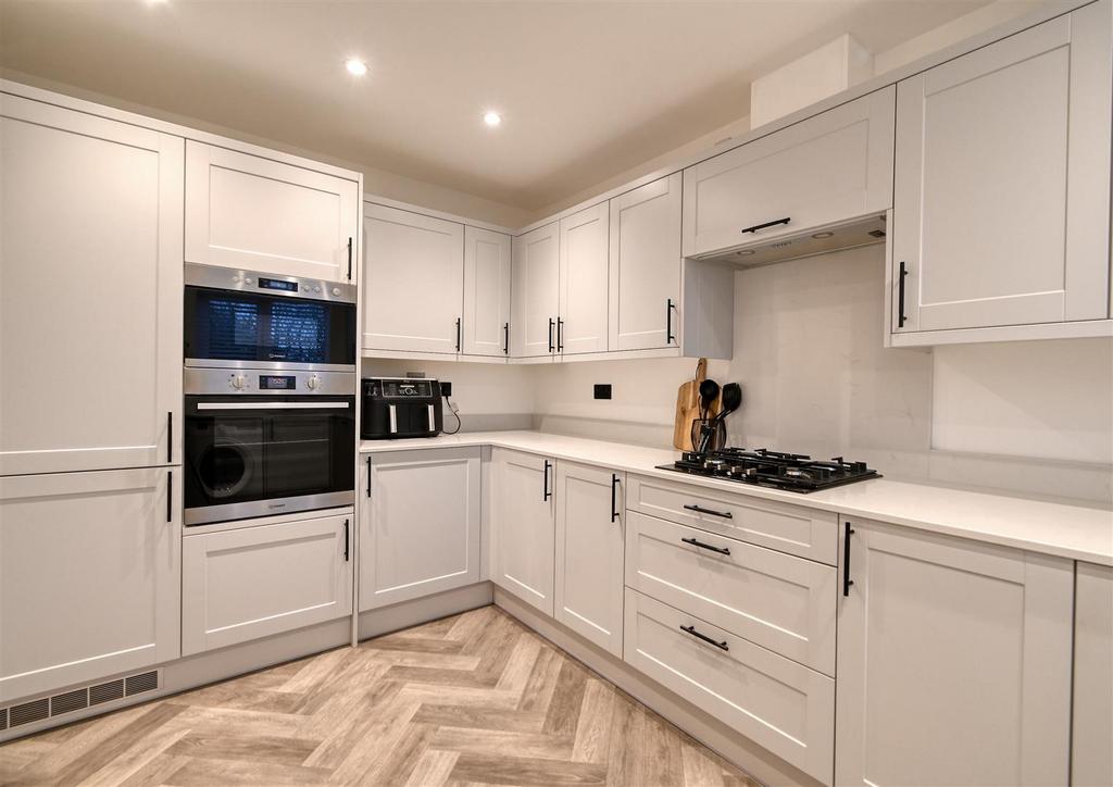 107 Wenlock Rise-17.jpg