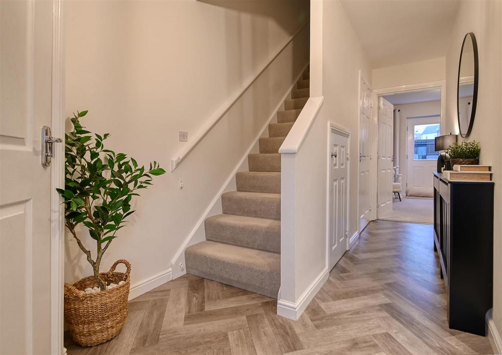 107 Wenlock Rise-10.jpg