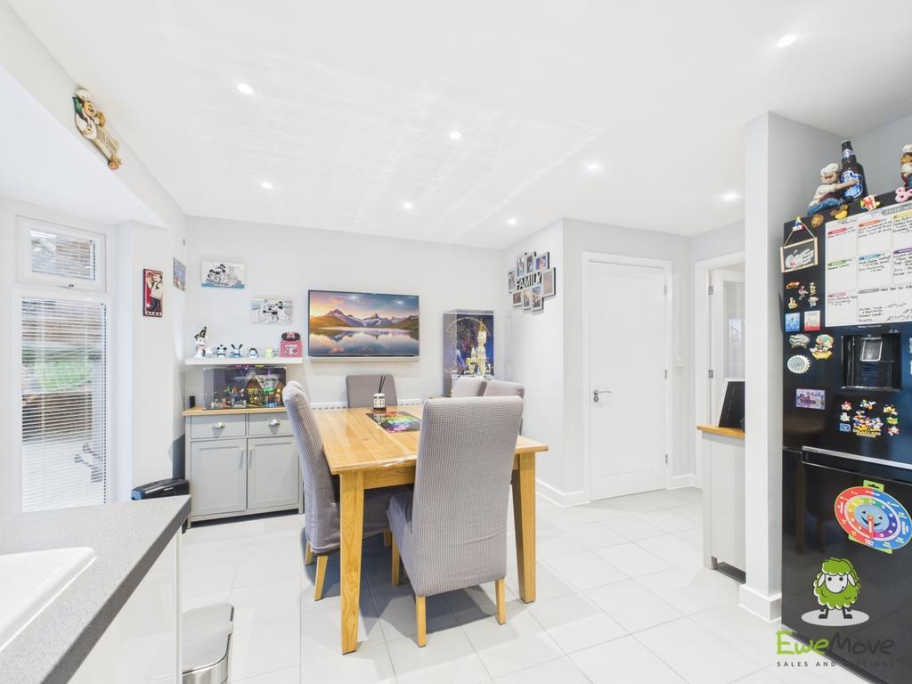 Ewe Move Estate Agents Basingstoke - Mansard Cresce