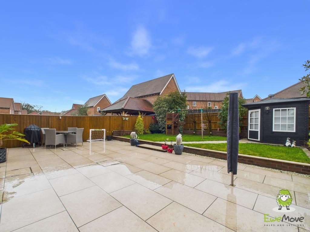 Ewe Move Estate Agents Basingstoke - Mansard Cresce