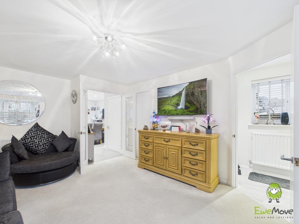 Ewe Move Estate Agents Basingstoke - Mansard Cresce